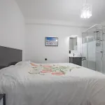 Lecomte - Oceanfront 206 Apartamento