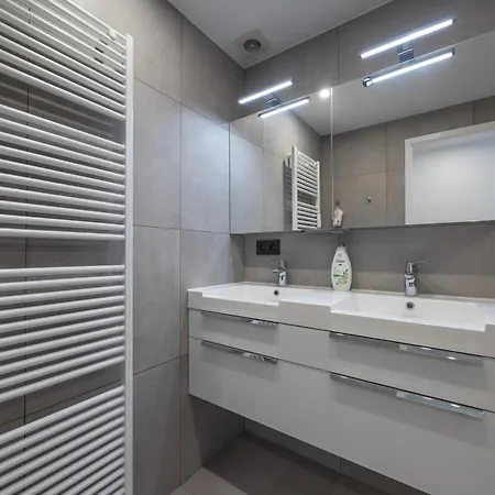 Lecomte - Oceanfront 206 *